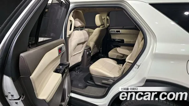 Ford Explorer 2022 — фото 11