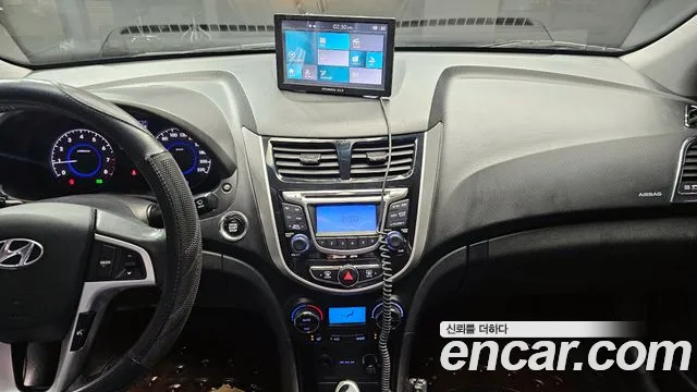 Hyundai Accent 2011 — фото 14