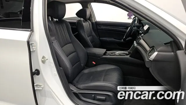 Honda Accord 2018 — фото 10