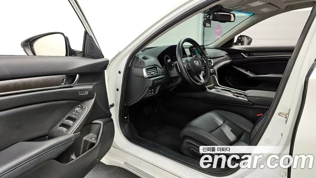 Honda Accord 2018 — фото 12