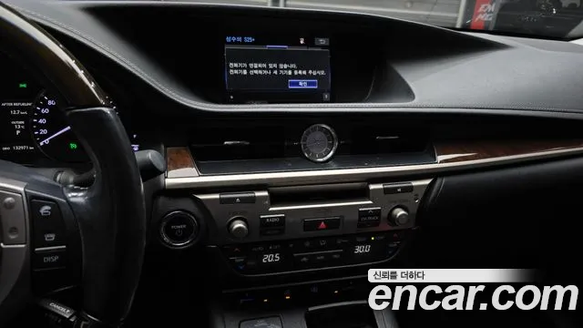 Lexus ES 2015 — фото 15