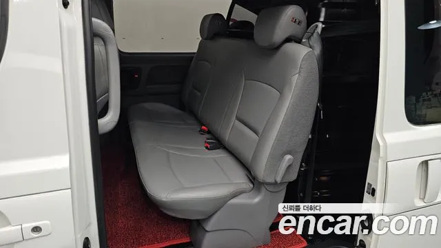 Hyundai Starex 2018 — фото 12