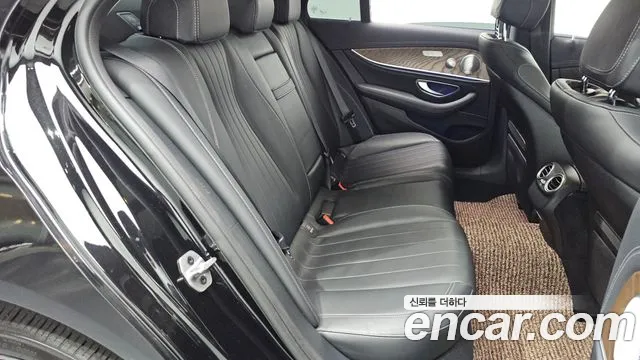 Mercedes-Benz E-Class 2019 — фото 12