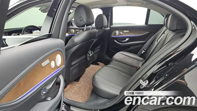 Mercedes-Benz E-Class 2019 — фото 13