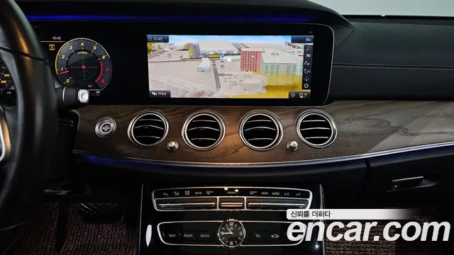 Mercedes-Benz E-Class 2019 — фото 15