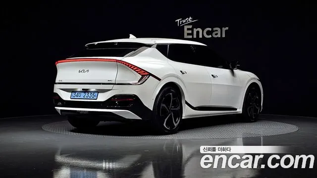 Kia EV6 2023 — фото 2