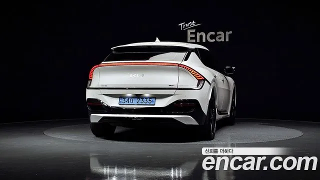 Kia EV6 2023 — фото 4