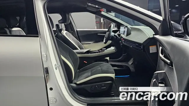 Kia EV6 2023 — фото 10