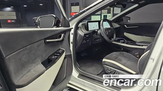 Kia EV6 2023 — фото 11