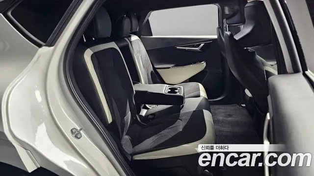 Kia EV6 2023 — фото 12