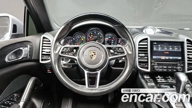 Porsche Cayenne 2017 — фото 13