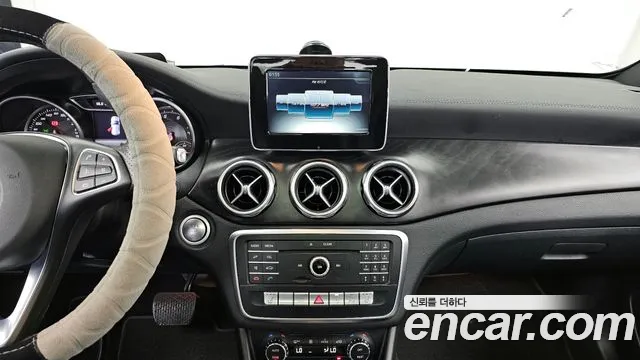 Mercedes-Benz GLA-Class 2018 — фото 14