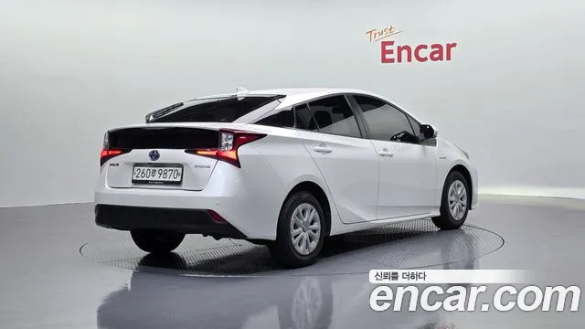 Toyota Prius 2019 — фото 2