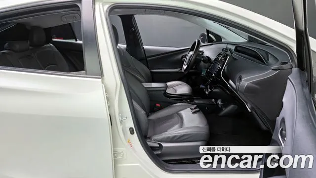 Toyota Prius 2019 — фото 10