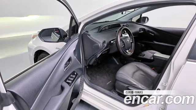 Toyota Prius 2019 — фото 11