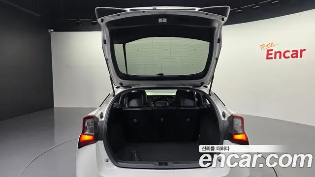 Toyota Prius 2019 — фото 20