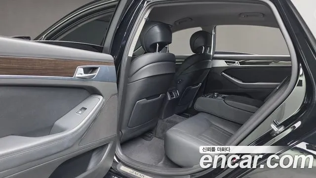 Genesis G80 2017 — фото 17