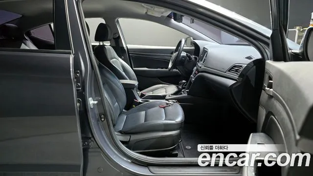 Hyundai AVANTE 2017 — фото 10