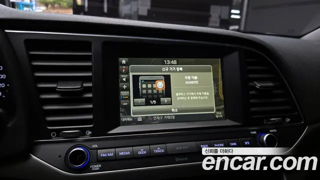Hyundai AVANTE 2017 — фото 16