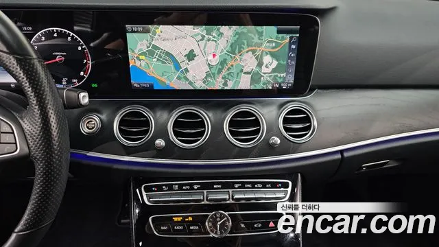 Mercedes-Benz E-Class 2017 — фото 13