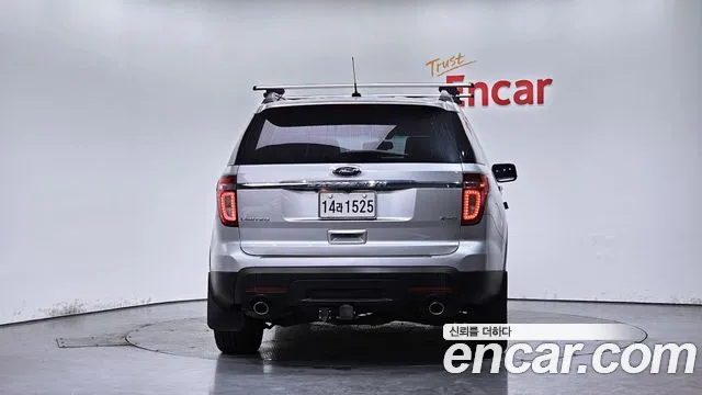 Ford Explorer 2011 — фото 4