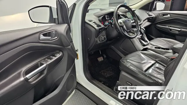 Ford Kuga 2016 — фото 11
