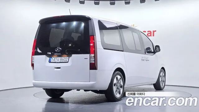 Hyundai Staria 2023 — фото 2
