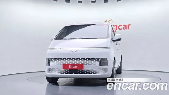 Hyundai Staria 2023 — фото 3