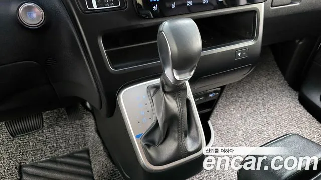 Hyundai Staria 2023 — фото 9