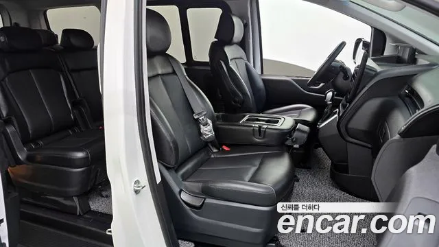 Hyundai Staria 2023 — фото 10