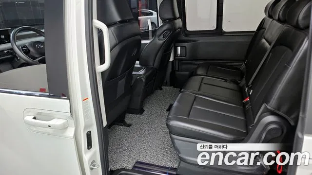 Hyundai Staria 2023 — фото 13
