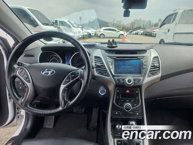 Hyundai AVANTE 2015 — фото 7