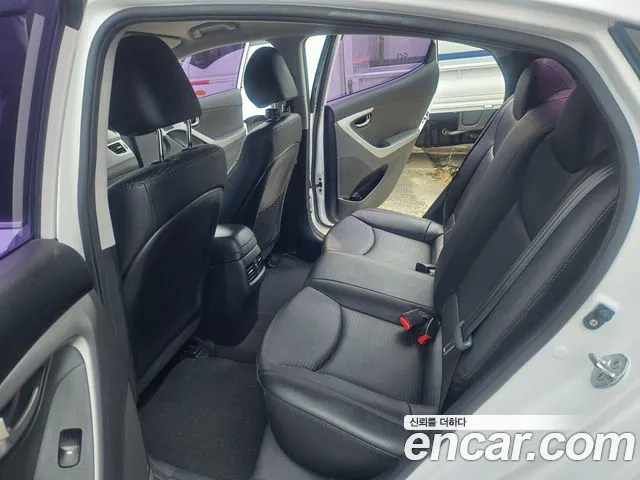 Hyundai AVANTE 2015 — фото 10