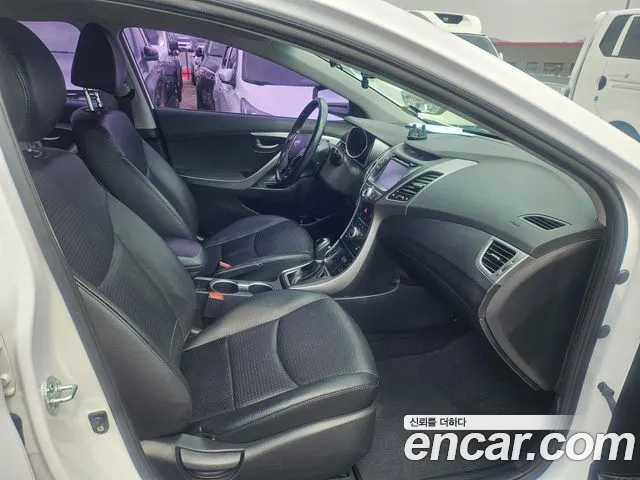 Hyundai AVANTE 2015 — фото 11