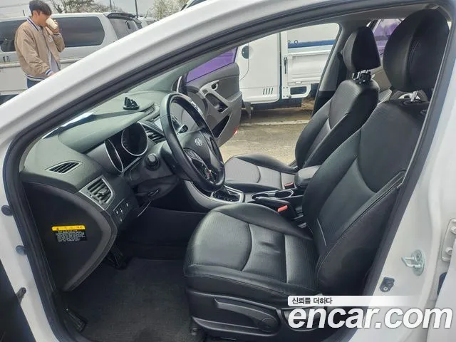 Hyundai AVANTE 2015 — фото 12