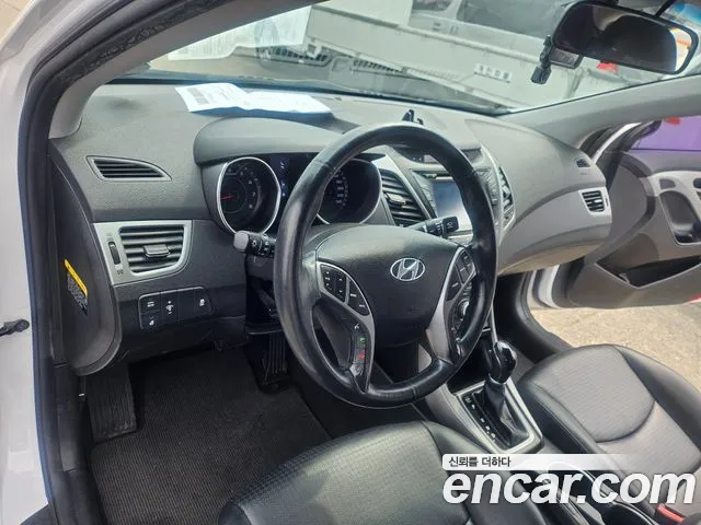 Hyundai AVANTE 2015 — фото 16