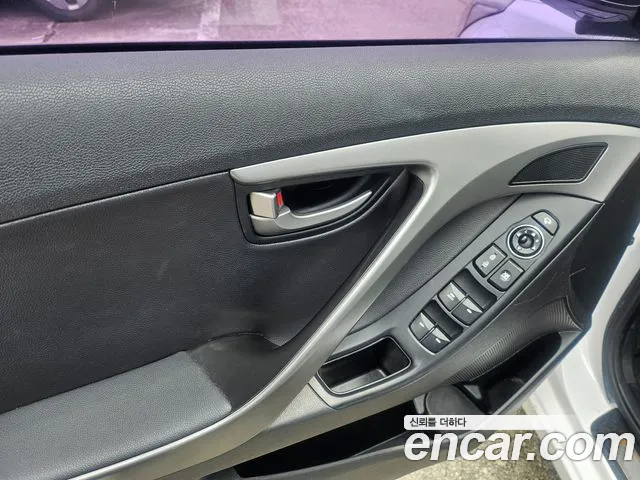 Hyundai AVANTE 2015 — фото 17