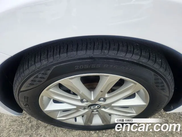 Hyundai AVANTE 2015 — фото 18