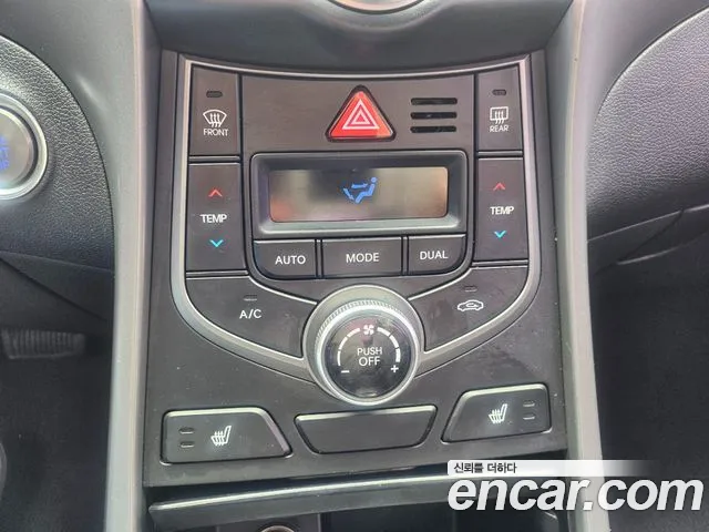 Hyundai AVANTE 2015 — фото 19