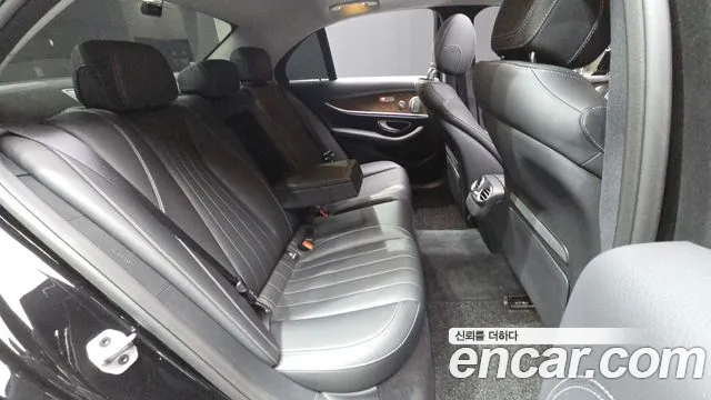 Mercedes-Benz E-Class 2020 — фото 12