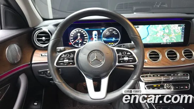 Mercedes-Benz E-Class 2020 — фото 13