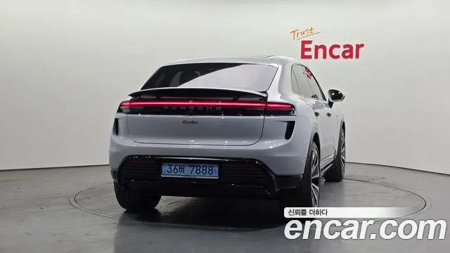 Porsche Macan 2025 — фото 4