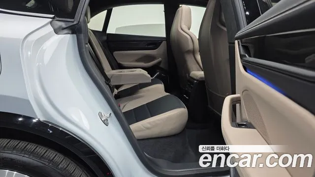 Porsche Macan 2025 — фото 12