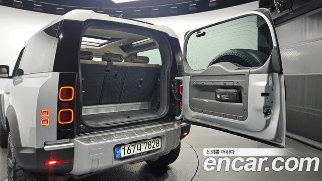 Land Rover Defender 2022 — фото 18