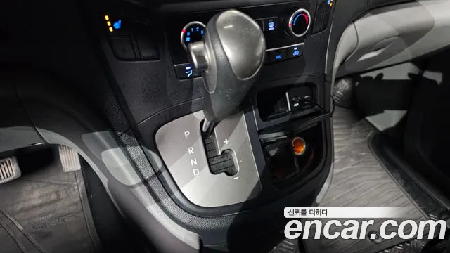 Hyundai Starex 2016 — фото 9