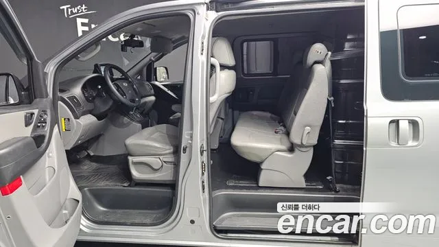 Hyundai Starex 2016 — фото 10