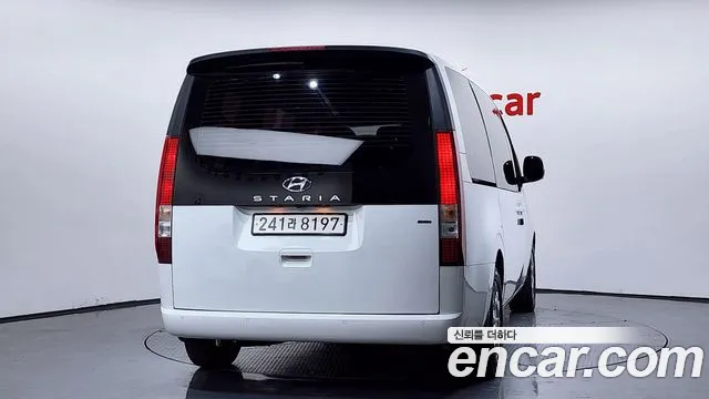 Hyundai Staria 2023 — фото 4