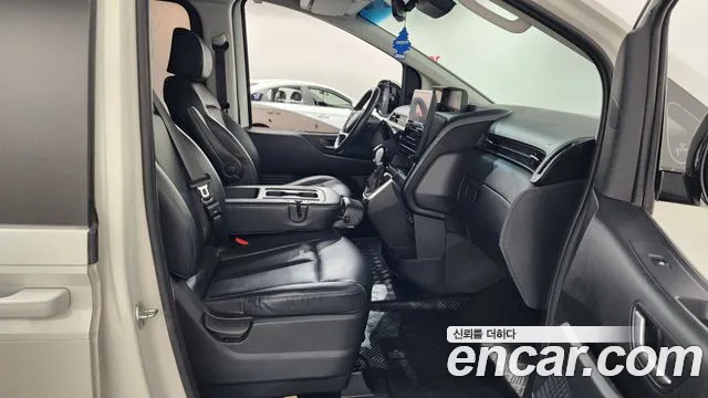 Hyundai Staria 2023 — фото 11