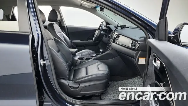 Kia Niro 2018 — фото 10