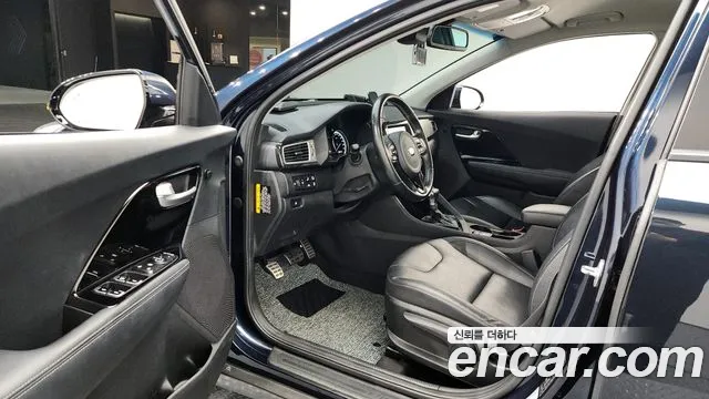 Kia Niro 2018 — фото 11